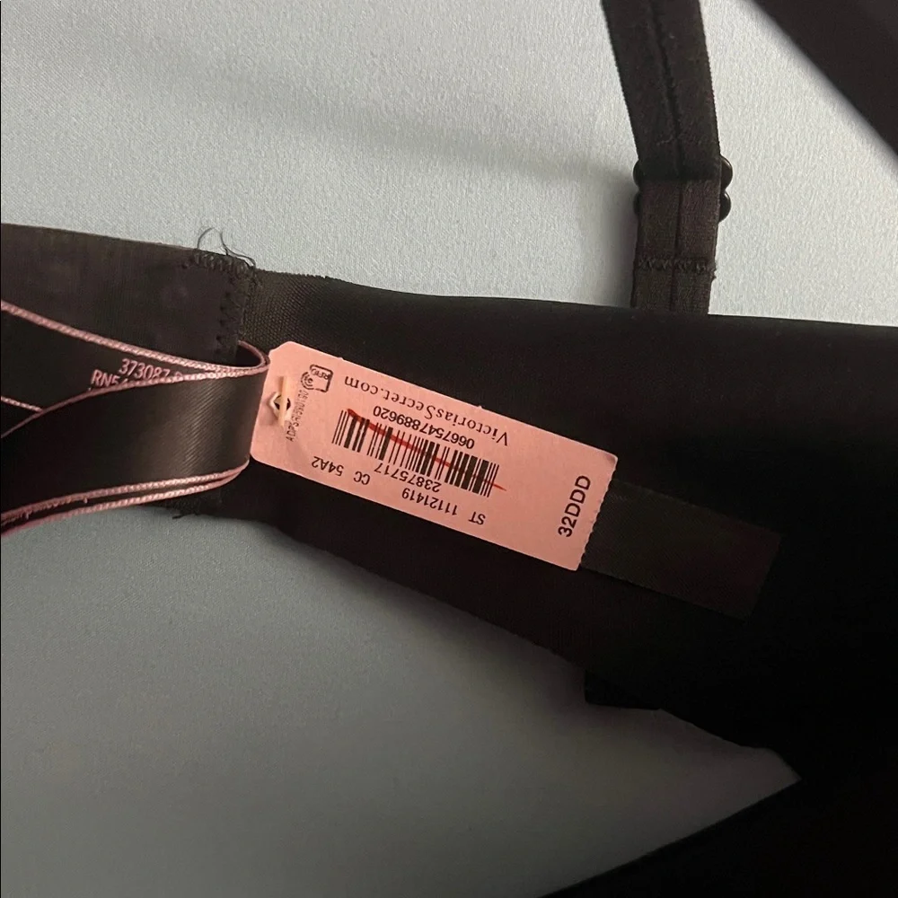 NWT Victoria's Secret Black and Nude Bra Duo - Picture 3 of 3